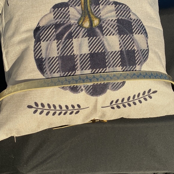 Womens Michael Kors Golden LOGO skinny Belt NWOT! Pristine! Fits 36-40”🔥🎄 - Picture 4 of 8